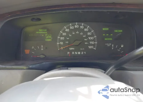 2002 Lincoln Town Car Cartier из США, поврежденный, VIN 1LNHM83W92Y653271